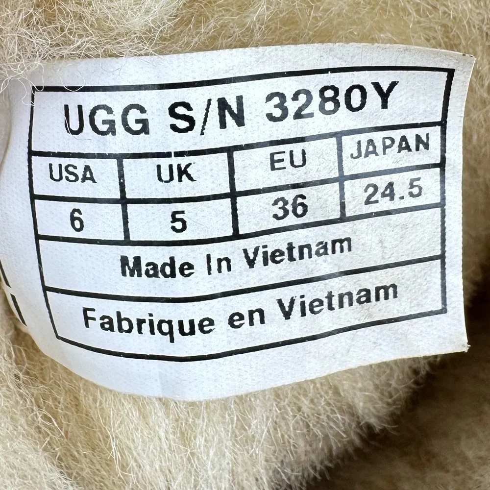 UGG Australia Bailey Bow in Chestnut